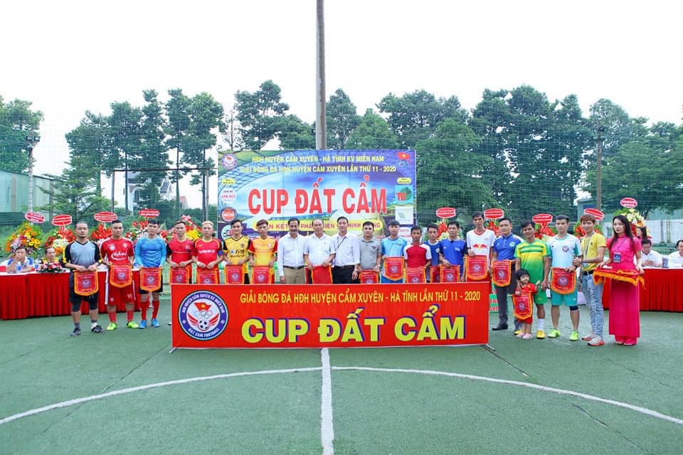 CUP ĐẤT CẨM – Giải bóng đá HĐH H. Cẩm Xuyên – Hà Tĩnh tại KV Phía Nam.